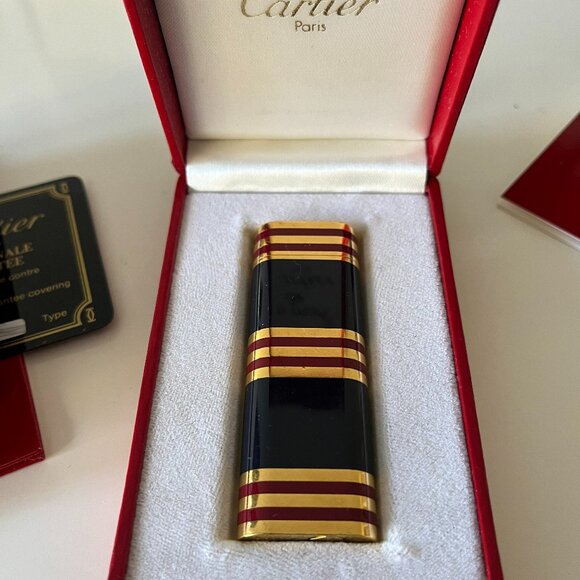 CARTIER - 18 CARAT GOLD VINTAGE LIGHTER - WITH NAVY/RED LAQUER STRIPES. - Picture 1 of 7